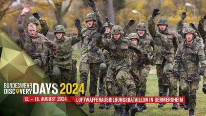 Soldatinnen und Soldaten der Bundeswehr absolvieren eine Sportübung.